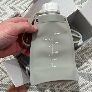 5 Momcozy silicone milk storage